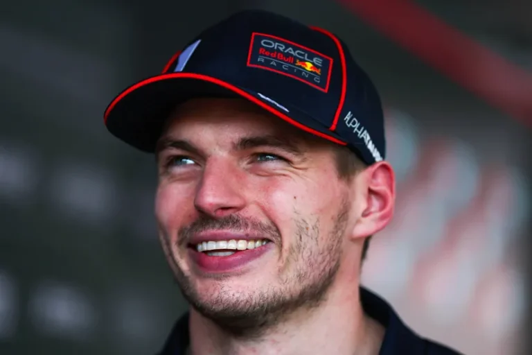 verstappen-lacht-in-monaco